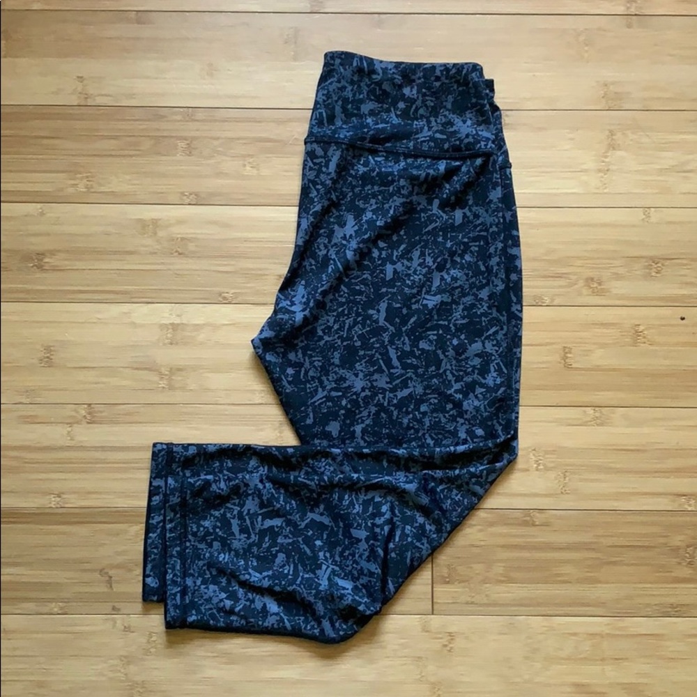 Athleta Reversible Mid-Rise Capri Length Legging